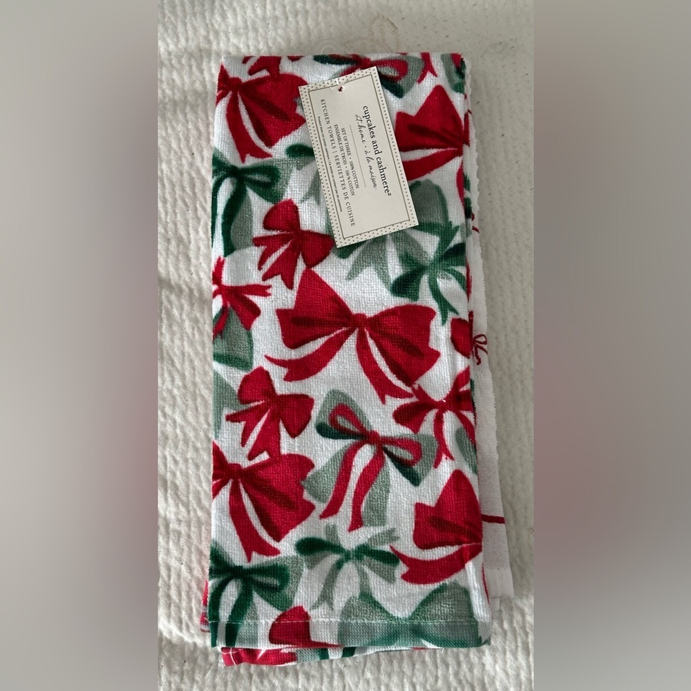 ✨NWT✨ cupcakes & cashmere: 3 Kitchen Towels
